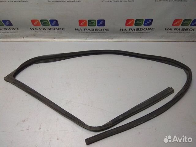 Уплотнительная резинка стекла двери передняя левая
