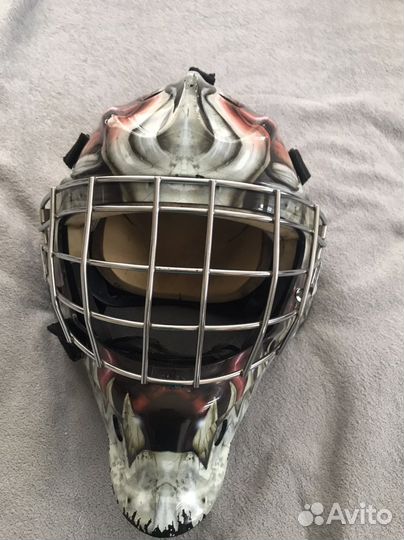 Вратарский хоккейный шлем - Монстр с аэрографией