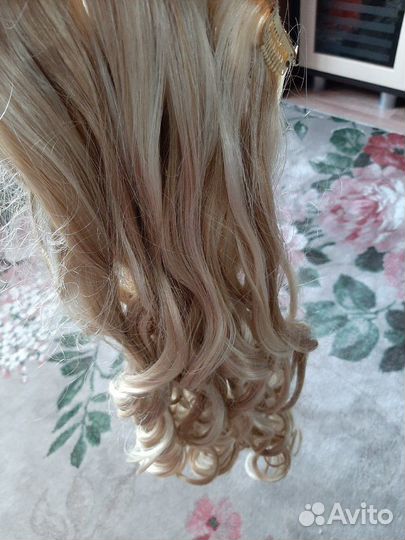 Волосы на заколках