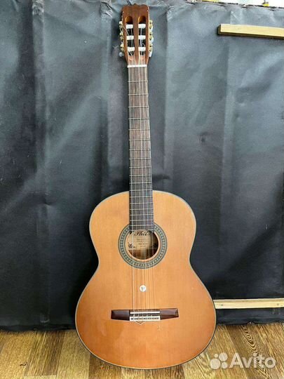 Гитара шестиструнная