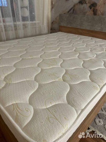 Кровать двухспальная с матрасом 160х200