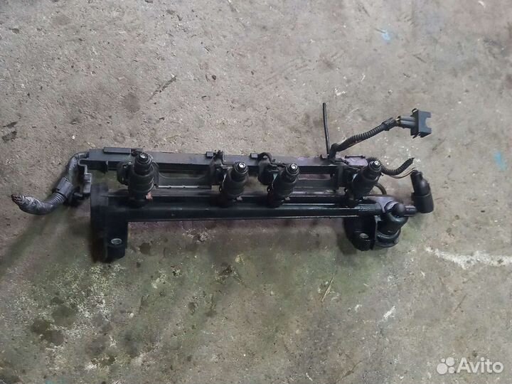 Форсунка топливная VW Golf 4 Bora 1.6 AKL AEH