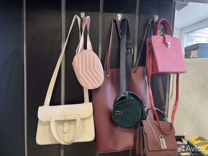 Сумки дорожные и чемоданы.Пакетом