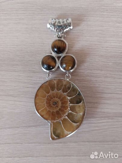 Аммонит - подвеска с тигровым глазом