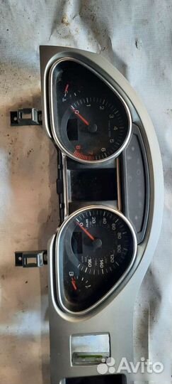 Накладка на панель приборов Audi q7 2008