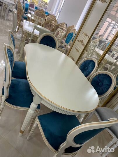 Обеденный стол и стулья новые