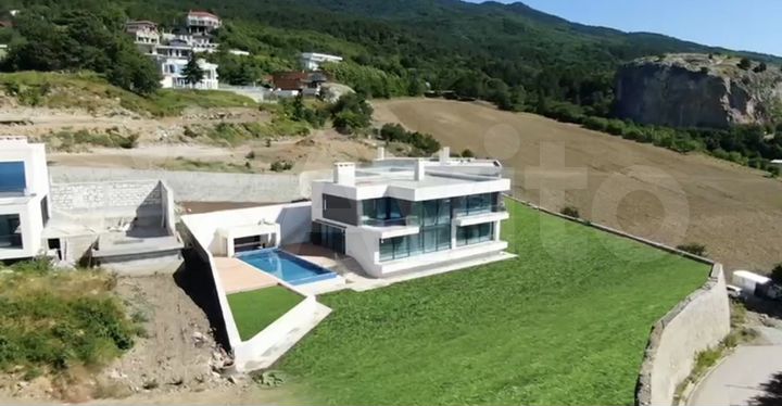 Дом 450 м² на участке 20 сот.