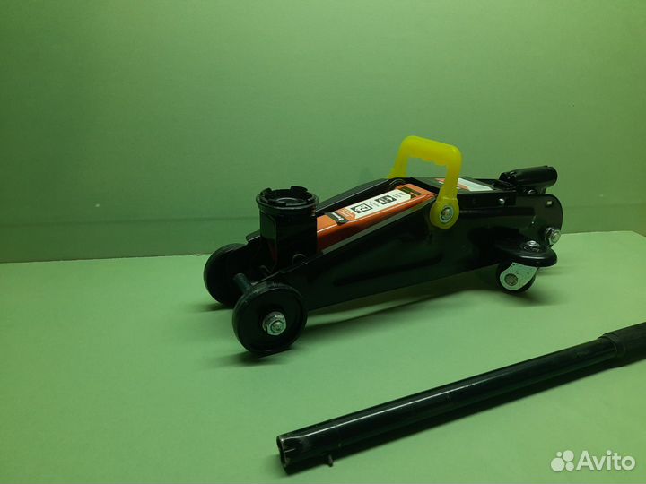 Домкрат подкатной 2 тонны бу