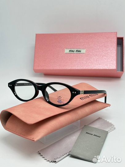 Солнцезащитные очки miu miu