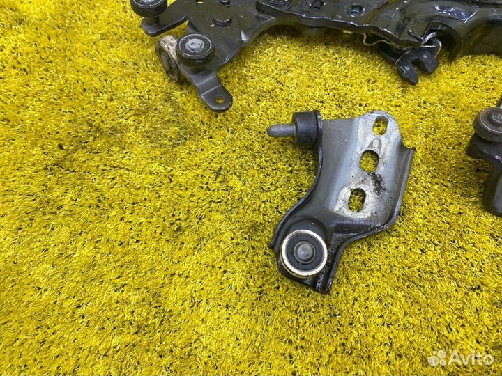 Ролик раздвижной двери задний правый Toyota 138867