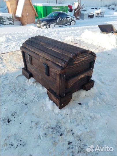 Сундук деревянный