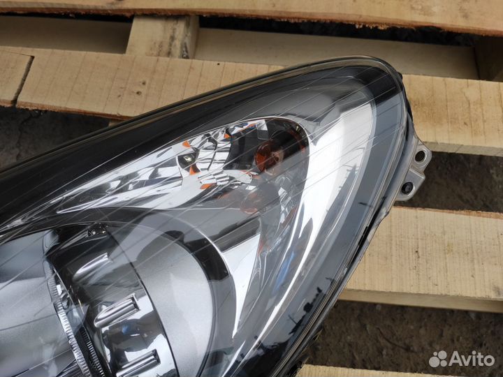 Фара левая Черная на Опель Corsa D Дорестайлинг
