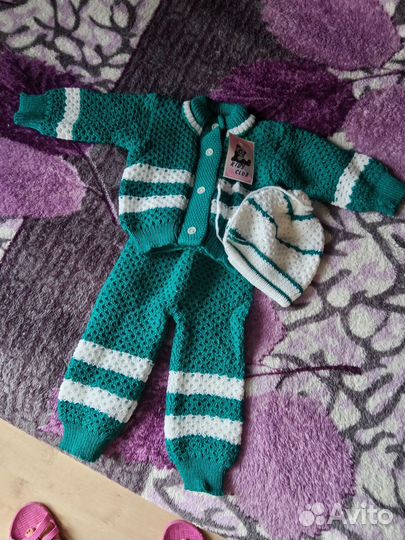 Комплект вязанной одежды