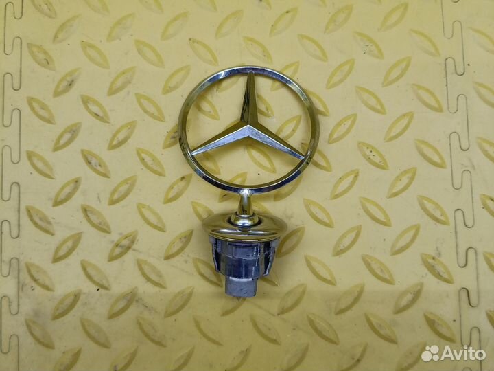 Эмблема на капот Mercedes Benz