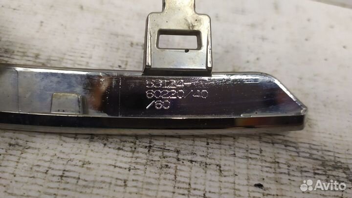 Молдинг решетки радиатора Toyota Land Cruiser