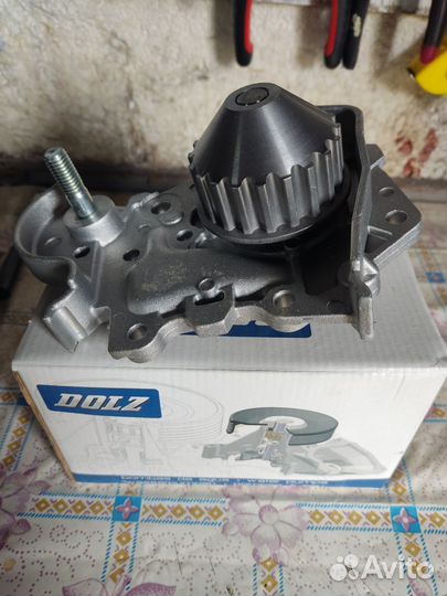 Водяная помпа renault Logan