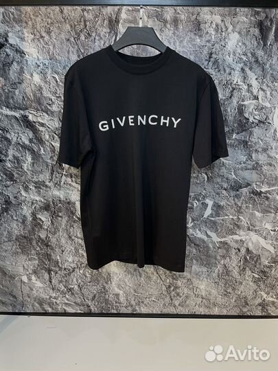 Футболка Givenchy