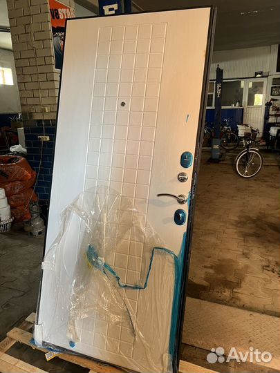 Дверь входная металлическая