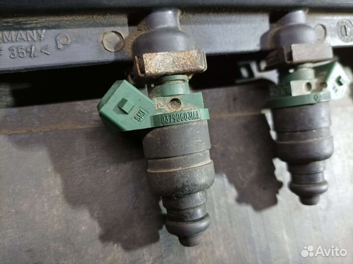 Топливная рампа VAG 1.6 AKL в сборе