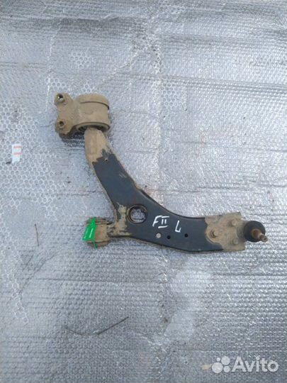 Рычаг подвески передний левый Ford Focus 2 седан