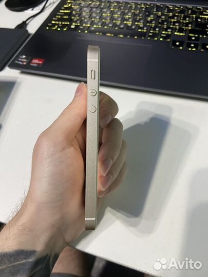iPhone SE, 32 ГБ