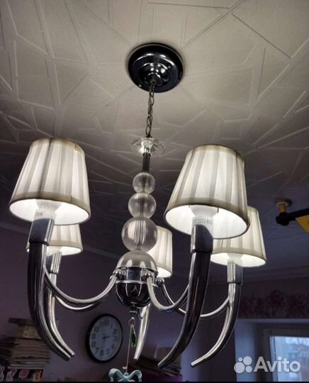 Люстра с абажуром