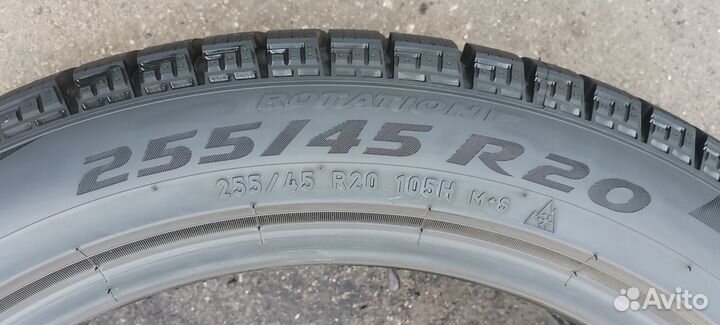 Pirelli Ice Zero FR 255/45 R20