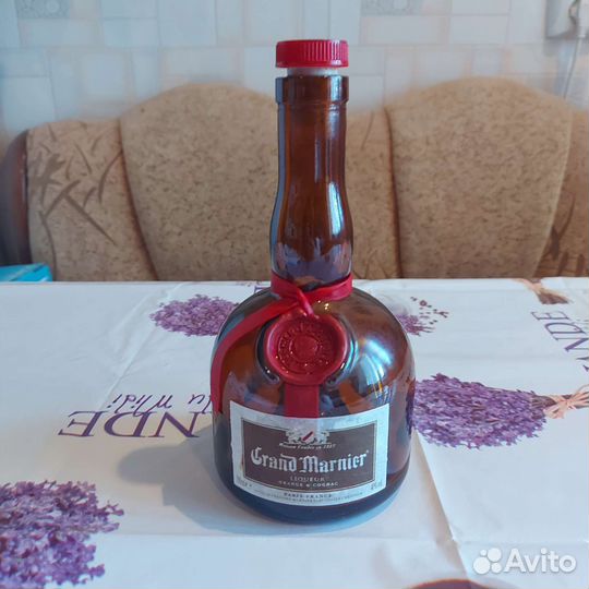 Красивая бутылка из-под ликёра