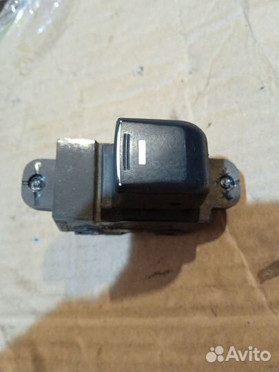 Кнопка стеклоподьемника Kia Rio 3