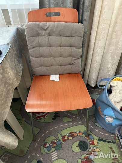 Стол и стулья