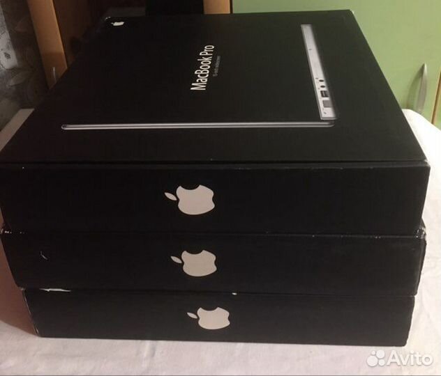 Коробки от apple macbook pro