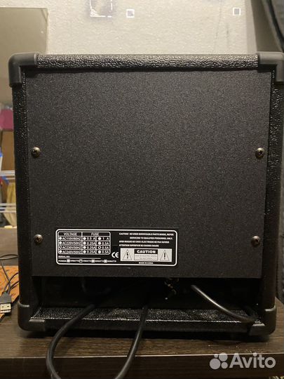 Гитарный комбоусилитель