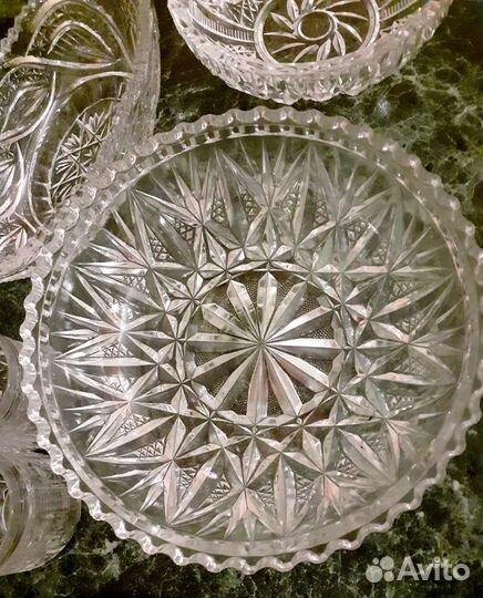 Хрустальные стопки, пепельница, салатницы