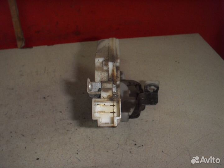 Замок двери задней левой 8255361U01 Nissan Pulsar