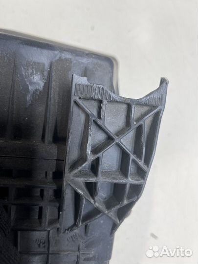 Корпус воздушного фильтра Ford B-Max