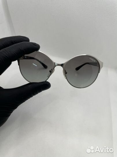 Солнцезащитные очки vogue новые