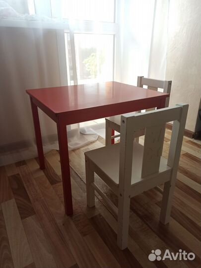 Детский стол и стулья (Икеа)