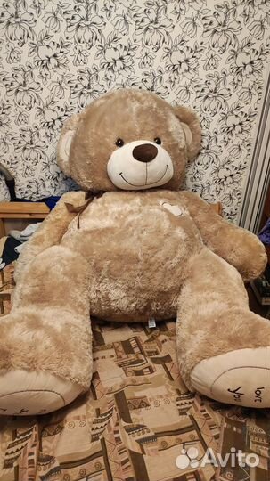 Плюшевый медведь огромный