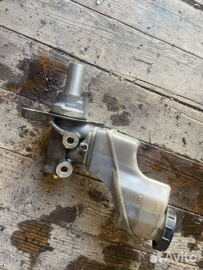 Главный тормозной цилиндр Teana j32 3.5