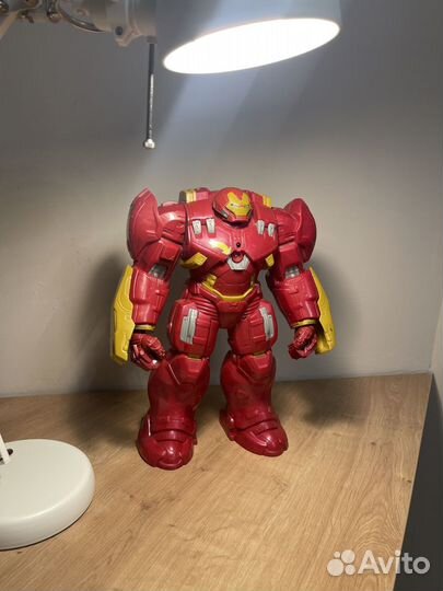 Железный человек робот