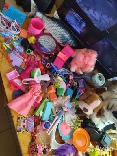 Много разных игрушек