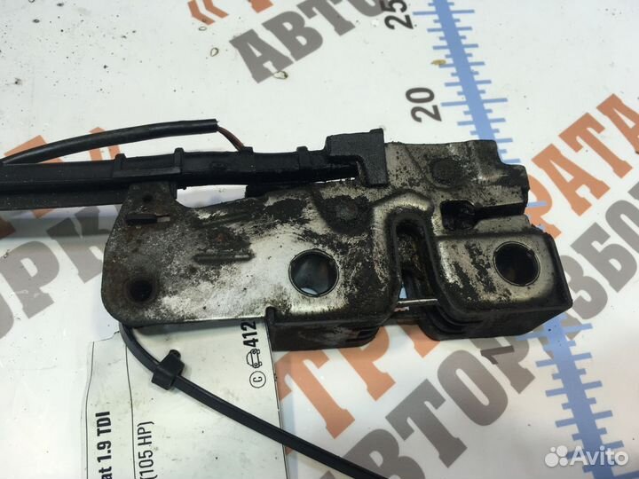 Фольксваген Пассат Замок капота Средний/Центр