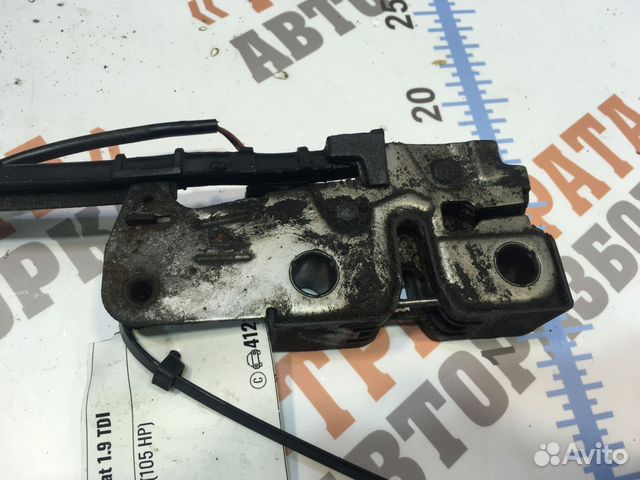 Фольксваген Пассат Замок капота Средний/Центр