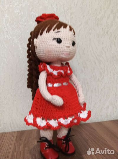Вязаная кукла ручной работы