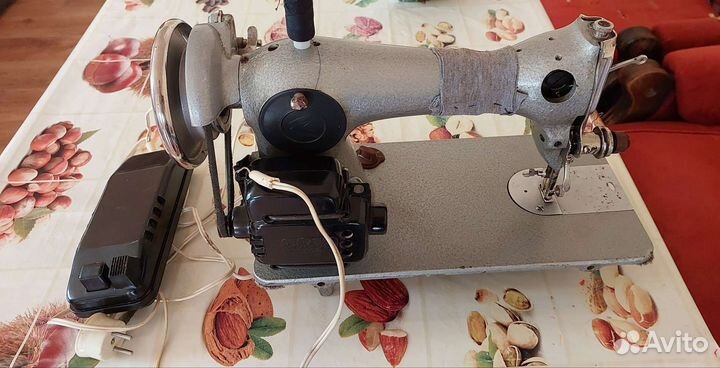 Швейная машинка ножная