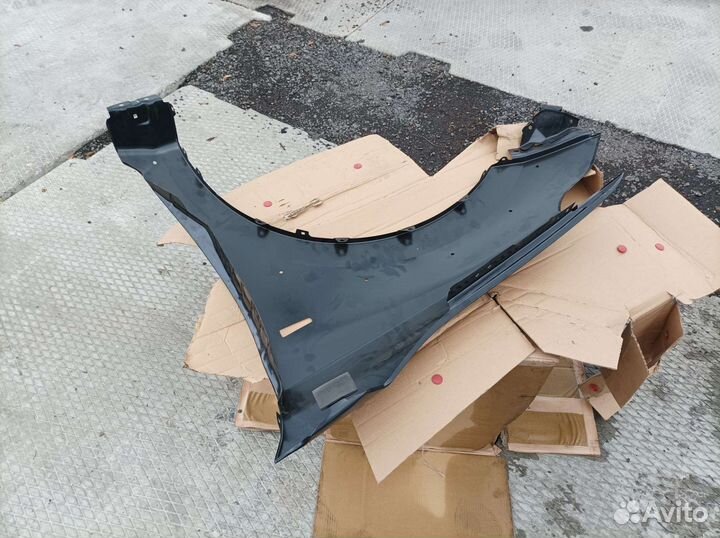 Крыло на Mitsubishi Outlander