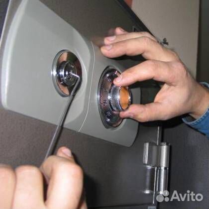 Вскрытие замков дверей автомобилей сейфов