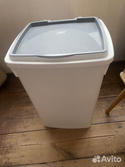 Контейнер для хранения корма