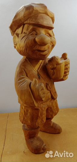 Статуэтка деревянная Мужик с кружкой пива, авторск