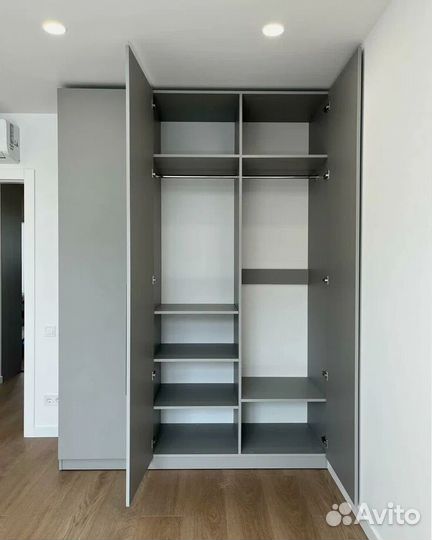 Современный распашной шкаф